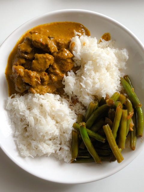 Gestoofde aubergine (Smoor terong)